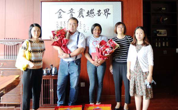衡水市科技局走访慰问在衡外国专家